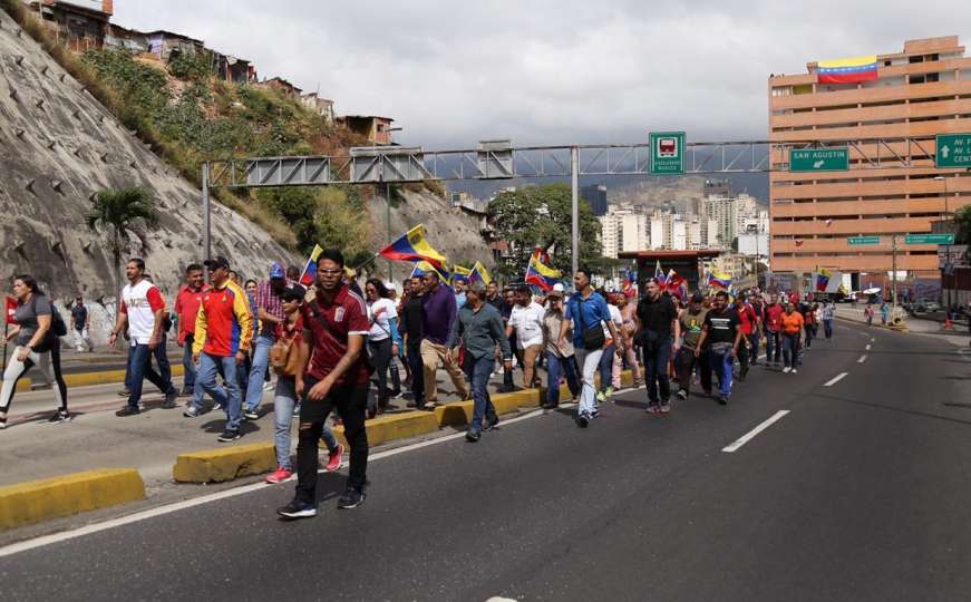 Haos u Venecueli: Lider opozicije pozvao na masovne proteste protiv Madura